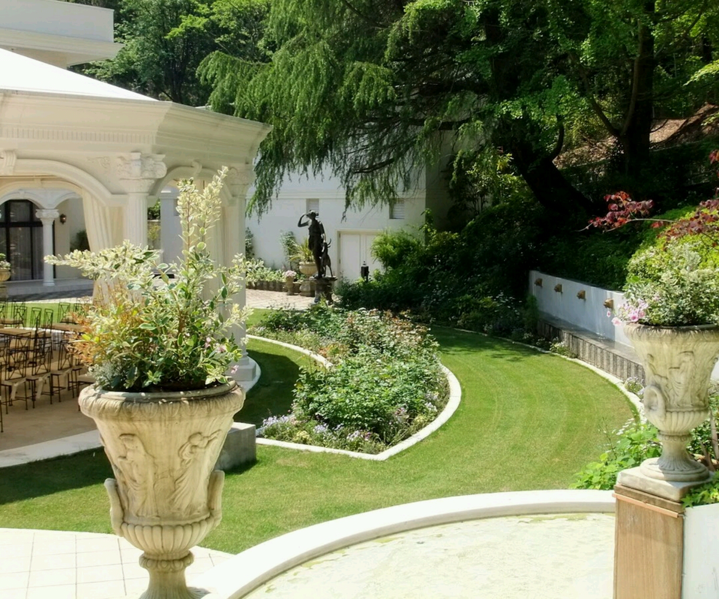 Modern homes garden designs ideas. (2).jpg
